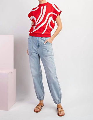 Ee:Some - Curvy Simplistic Swirl Mock Neck Top