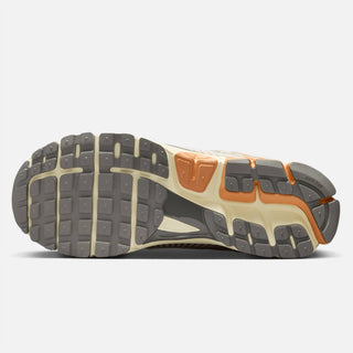 Nike - Men Zoom Vomero 5 Shoes