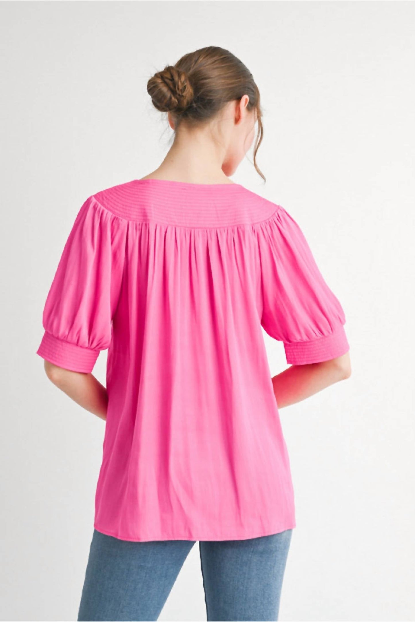 Jodifl - Short Sleeve V Neck Pleated Top