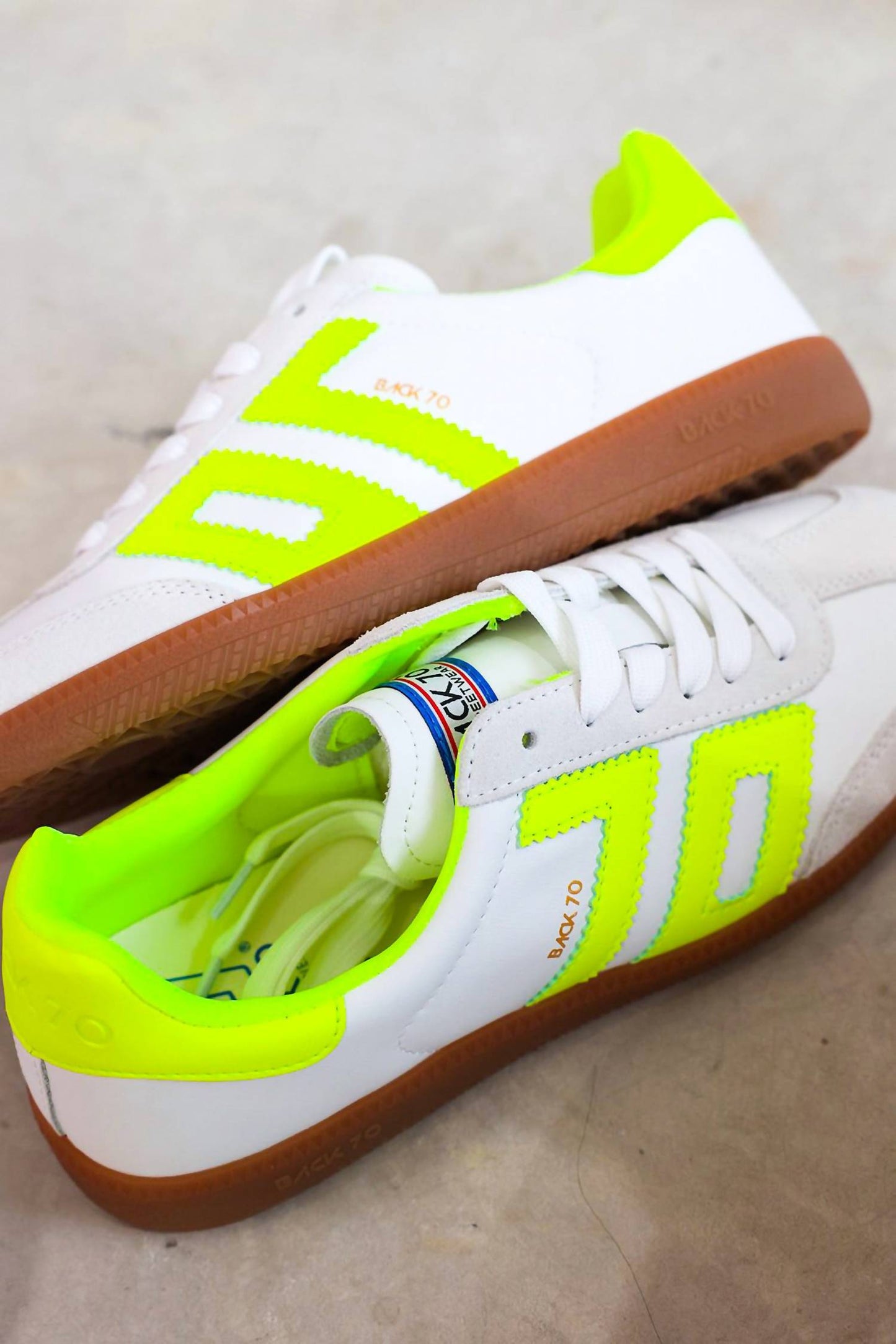Back 70 - Women's Fluorescent Cloud 2505 Sneakers