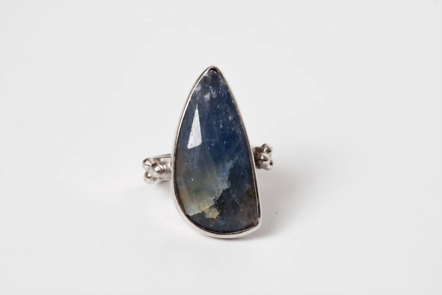 Avenue Chic - Women's Asymmetrical Ring