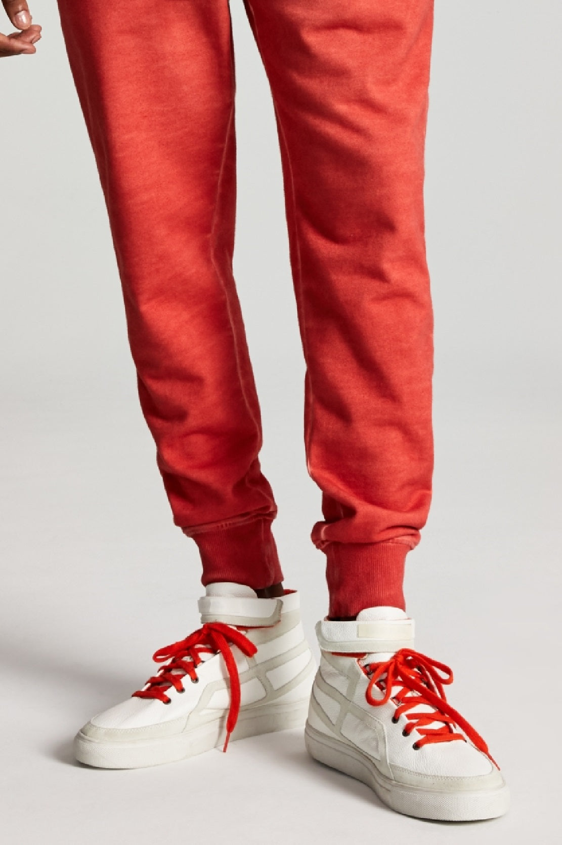 Sun + Stone Men's Garment Washed Fleece Joggers Red Size Large