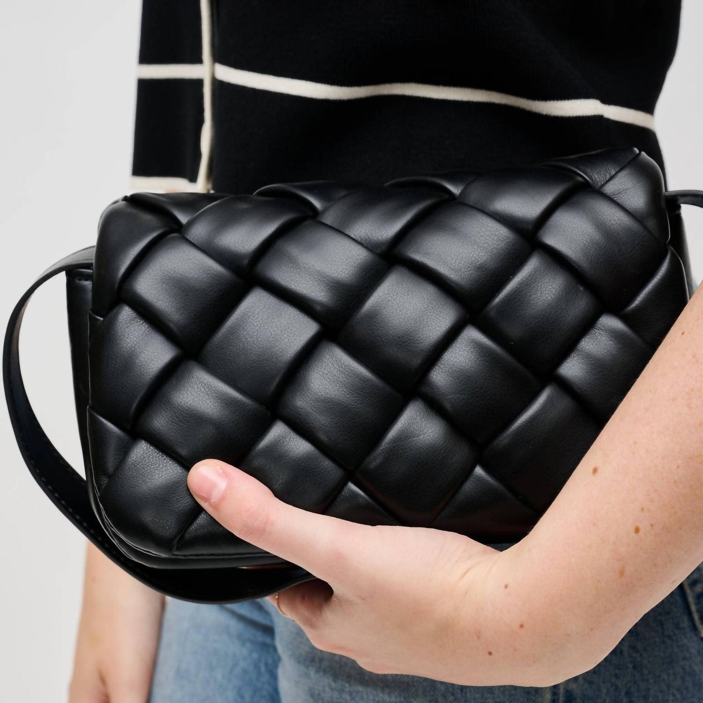Urban Expressions - Daphne Woven Crossbody
