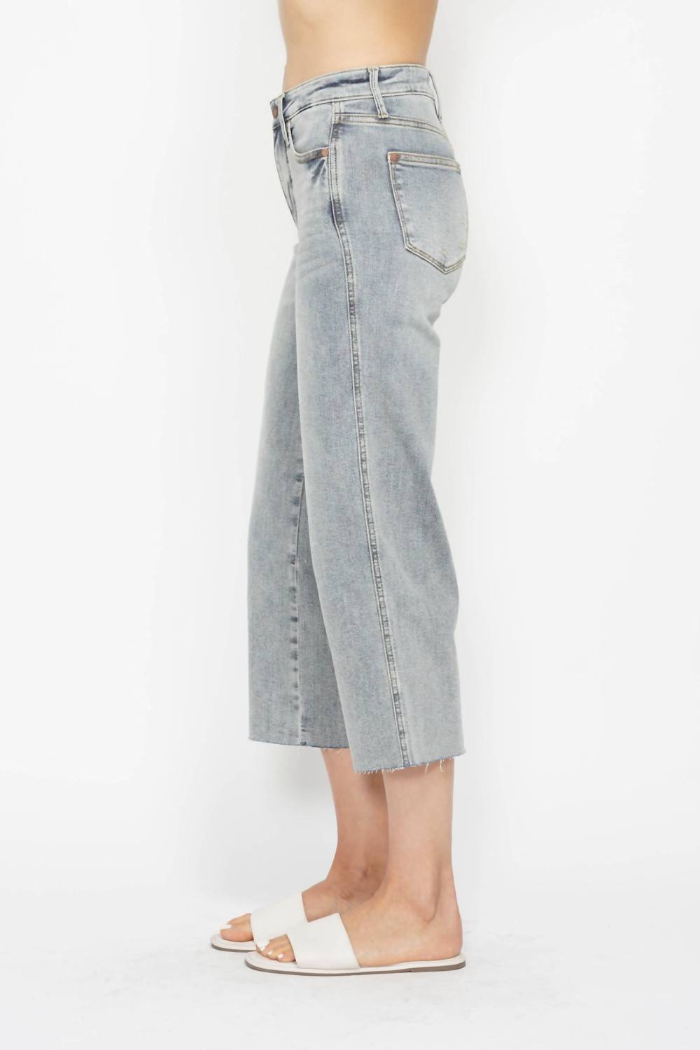 Judy Blue - Mid Rise Tummy Control Cropped Wide Leg