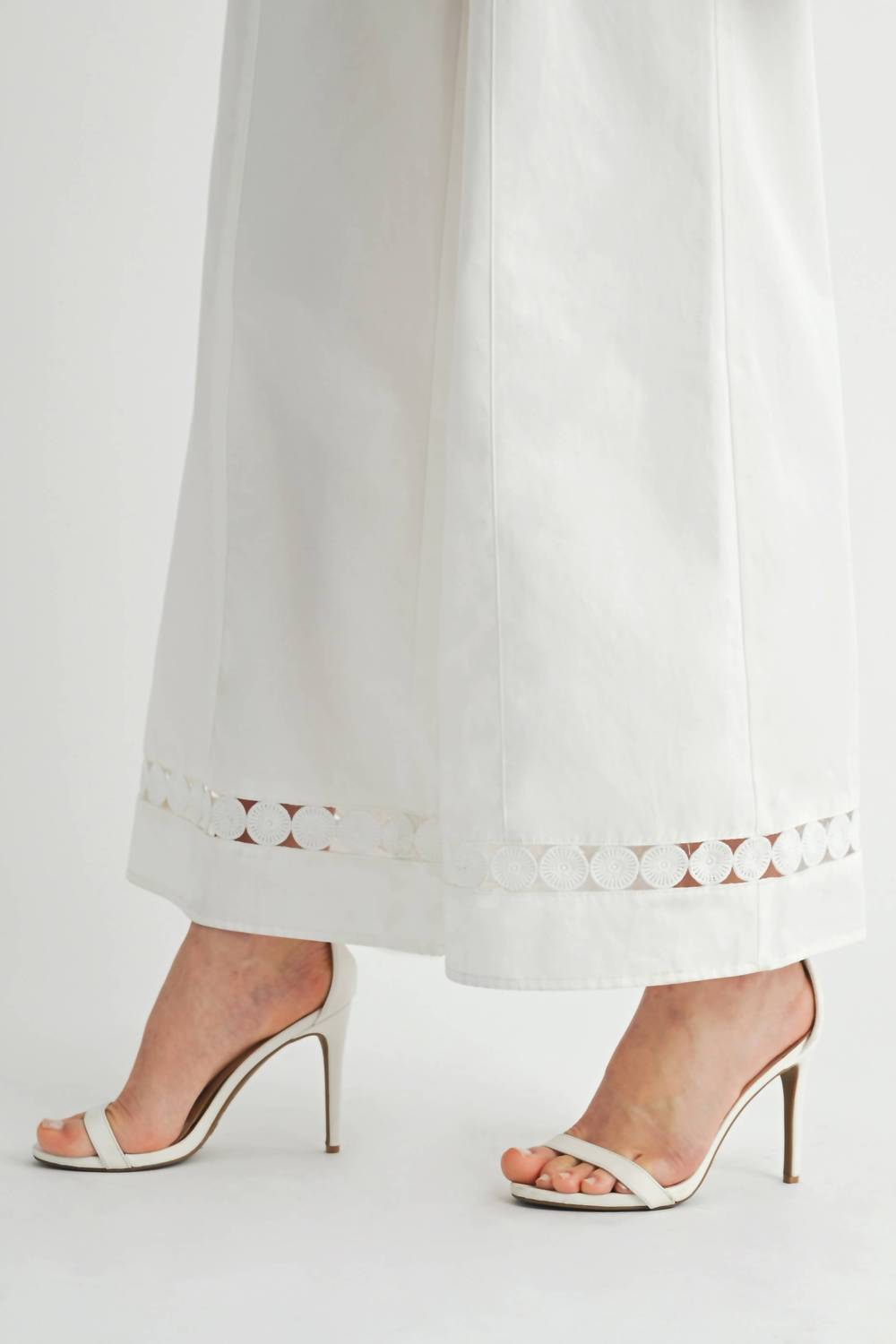 Eb Luxe - Embroidered Detailed Jumpsuit