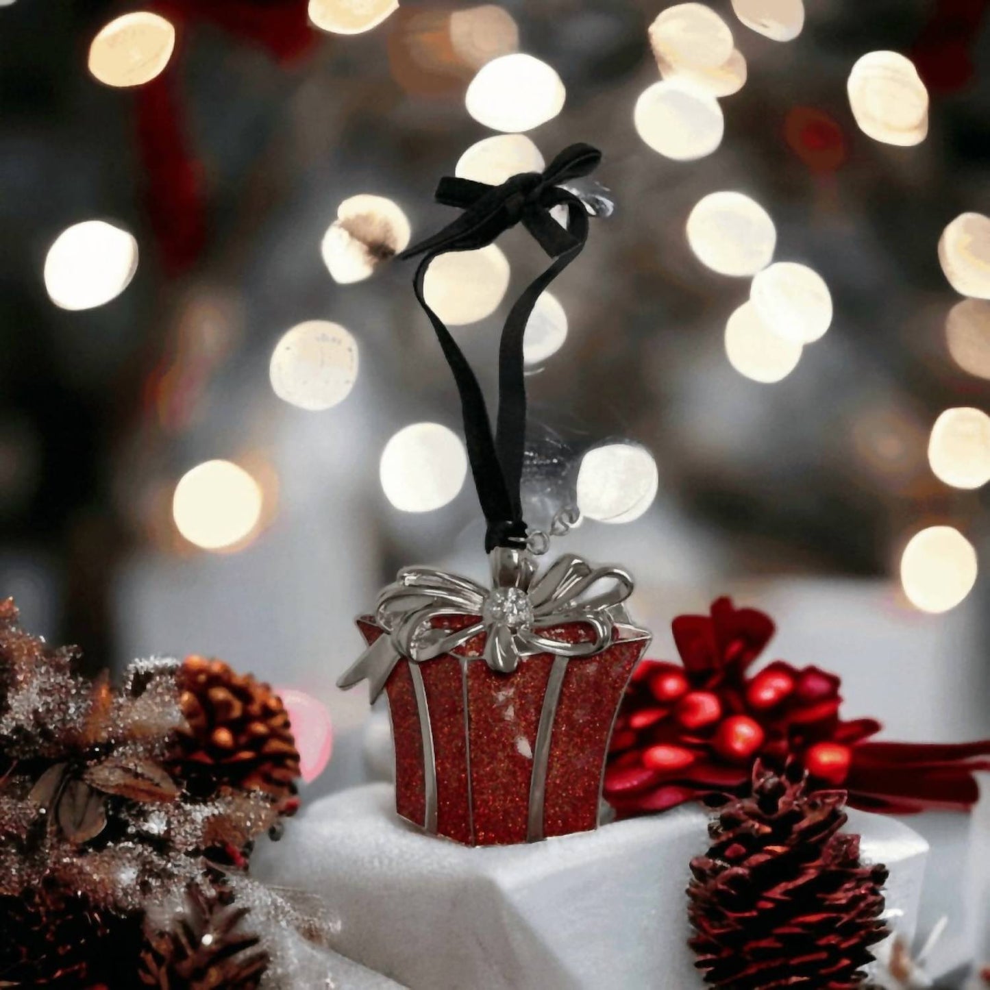 Creative Gifts International - 3D Gift Box Ornament