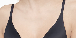Calvin Klein Women's Liquid Touch Lightly Lined Plunge Bra Black Size 32