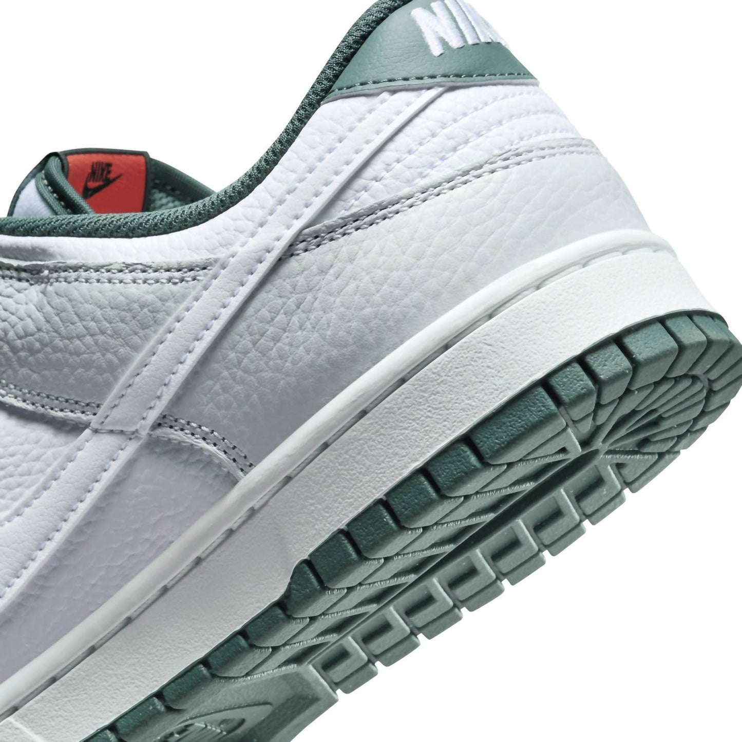 Nike - Men's Dunk Low Retro SE Sneakers