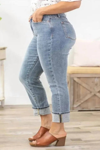 Judy Blue - Midrise Boyfriend Jeans