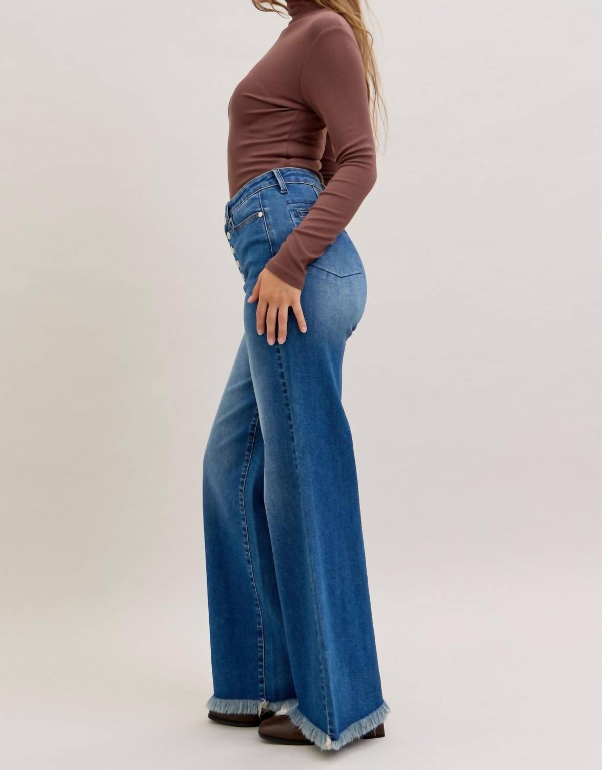 judy-blue-column-leg-button-fly-jeans