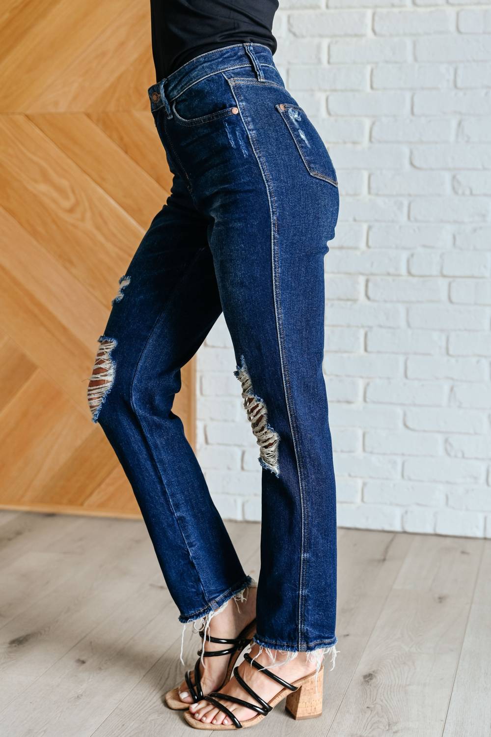 Judy Blue - High Rise Rigid Magic Distressed Straight Jeans