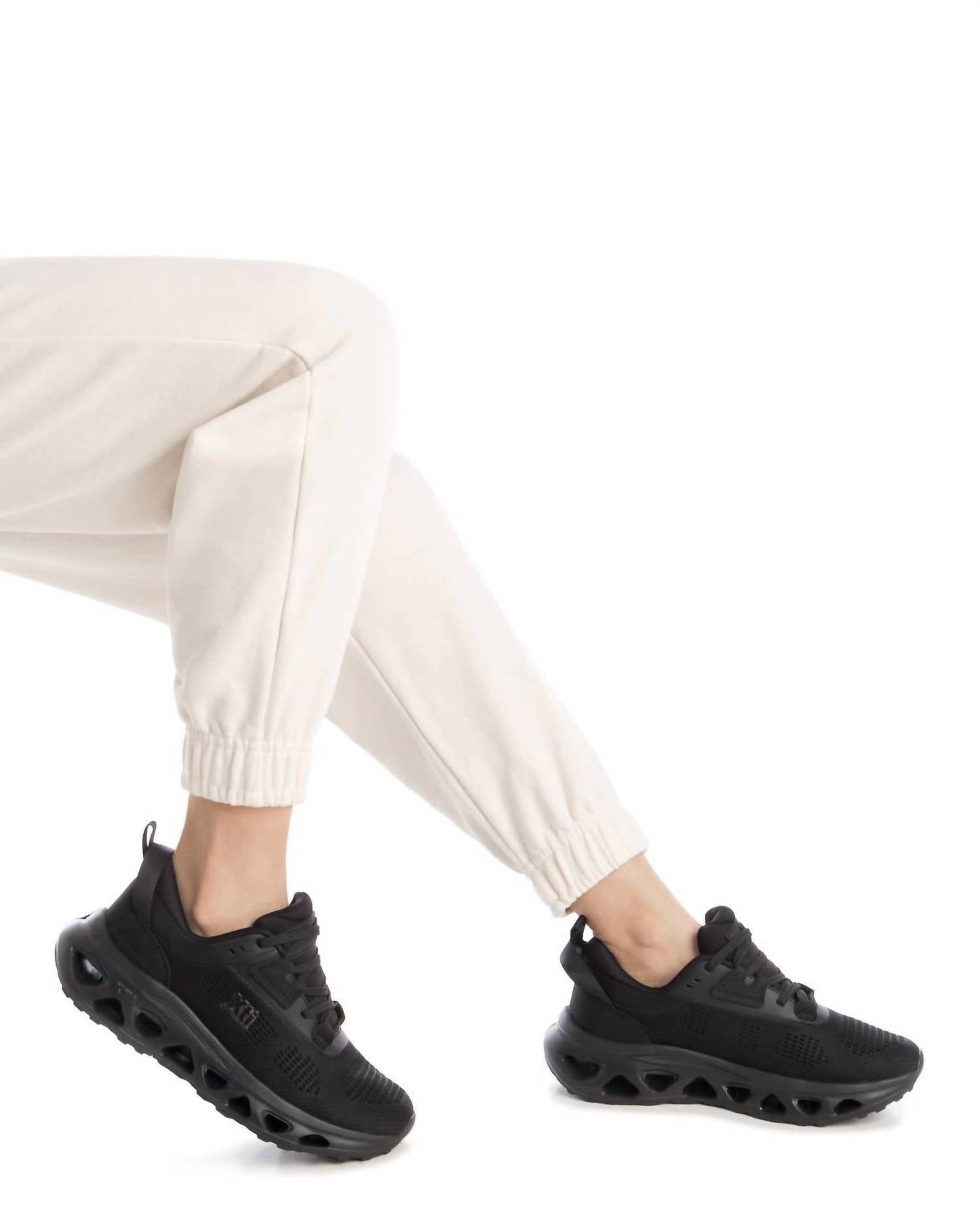 Xti - Women’s Round Toe 144543 Sneakers