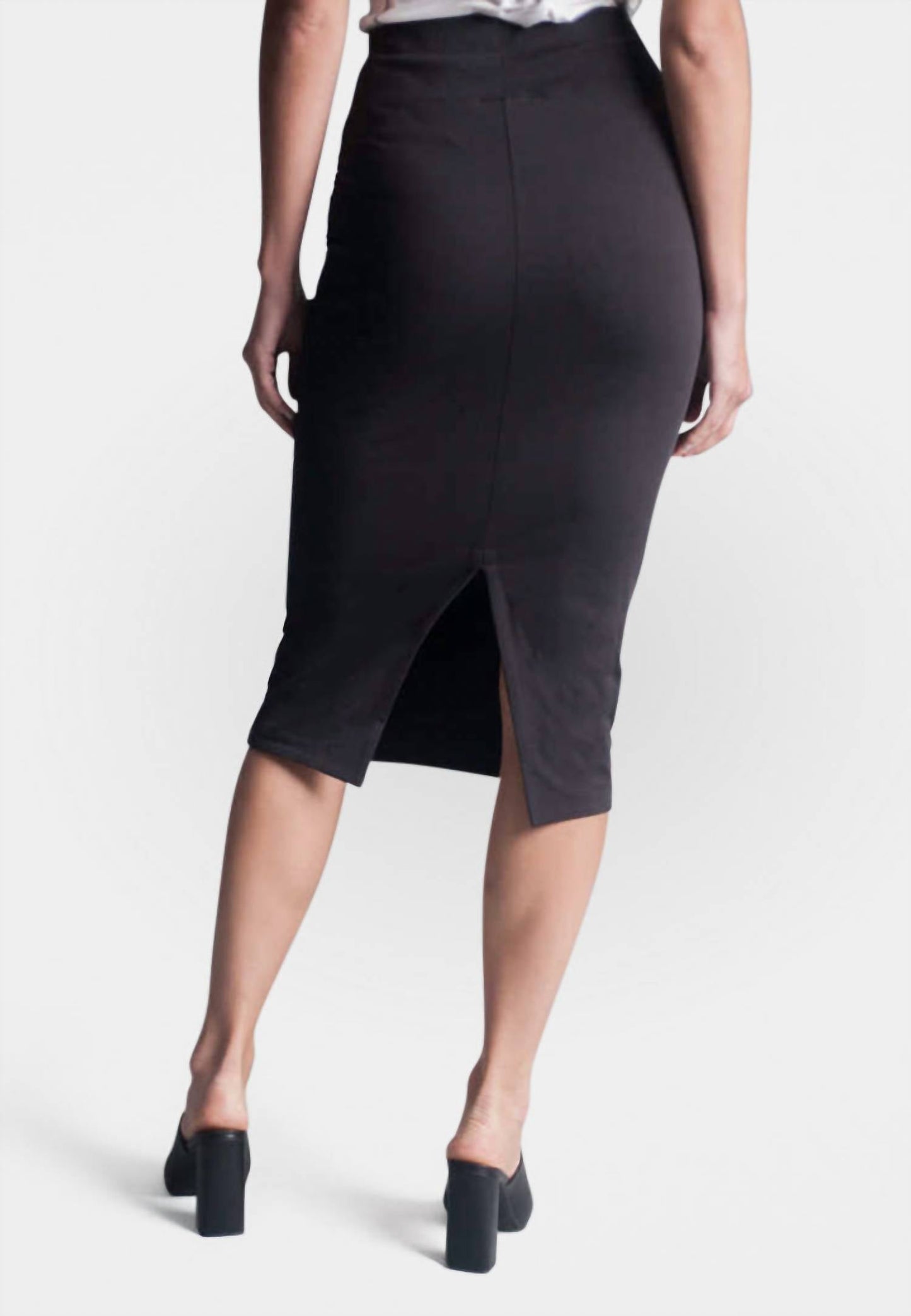 Buki - Straight Skinny Skirt