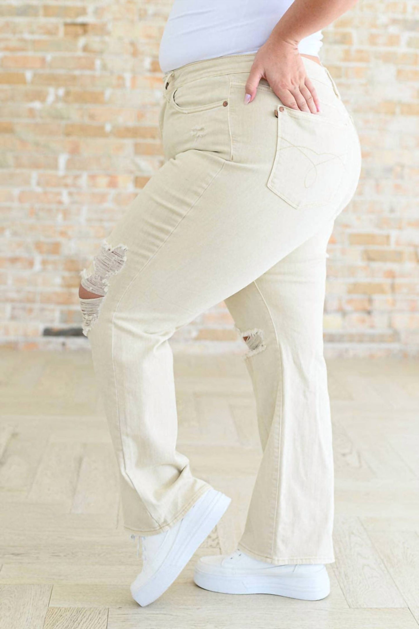 Judy Blue - High Rise Distressed Straight Jeans - Plus