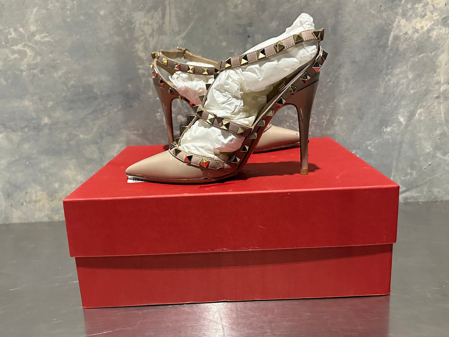 Valentino Garavani Women's Rockstud T-Strap Pointed Toe Pump Pink Size 5