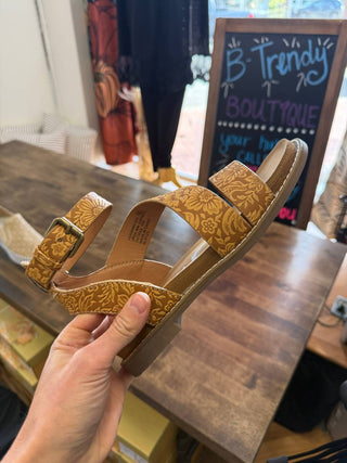 Very G - Women's Sylvie Tooled Sandals