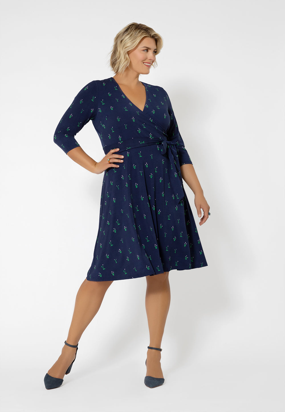 Leota Women's Short Sleeve Perfect Wrap Dress (Curve) Blue