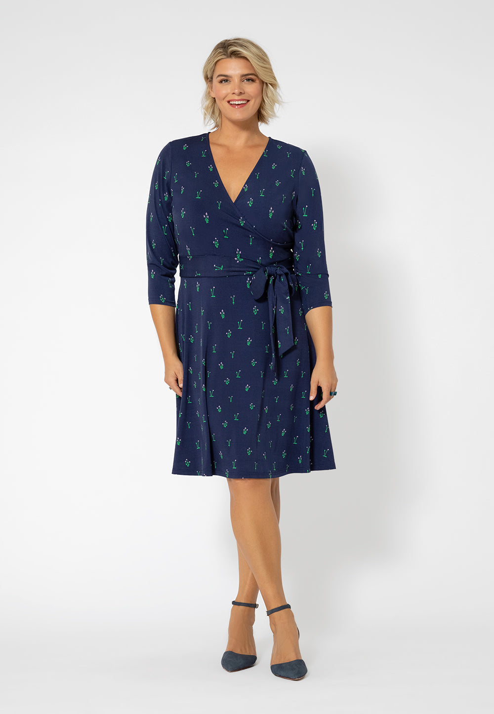 Leota Women's Short Sleeve Perfect Wrap Dress (Curve) Blue