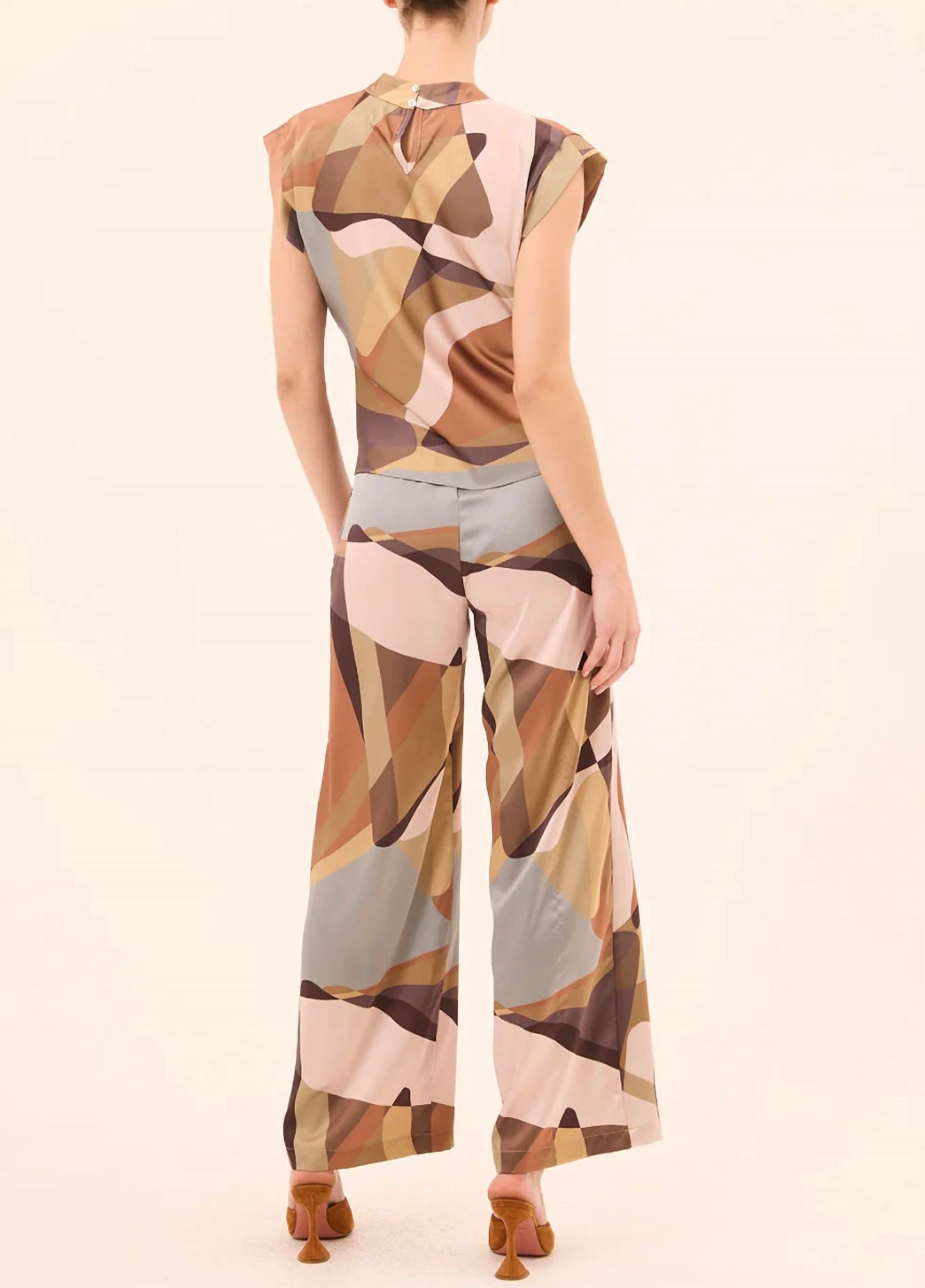 Misa Los Angeles - Izzie Pant