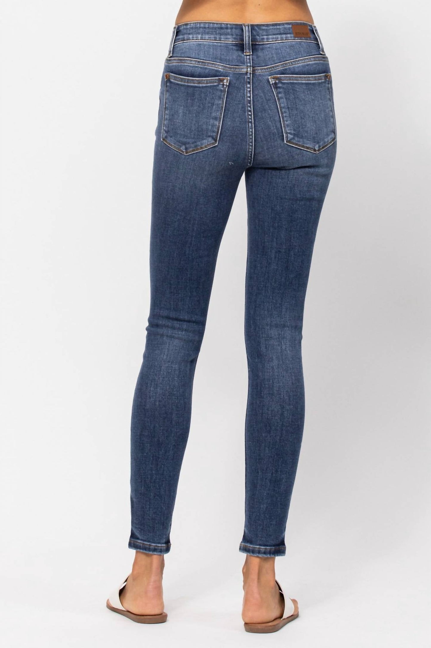 Judy Blue - Mid Rise Classic Skinny Jeans Medium Wash