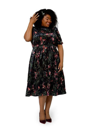 Leota Women's Miranda Floral Velvet Midi Dress Green Size 3X