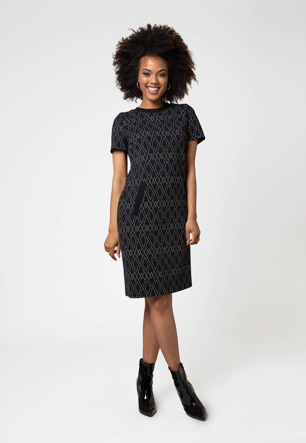 Leota Women's Short Sleeve Maddie Dress in Diamond Lines Luxe Jacquard Black