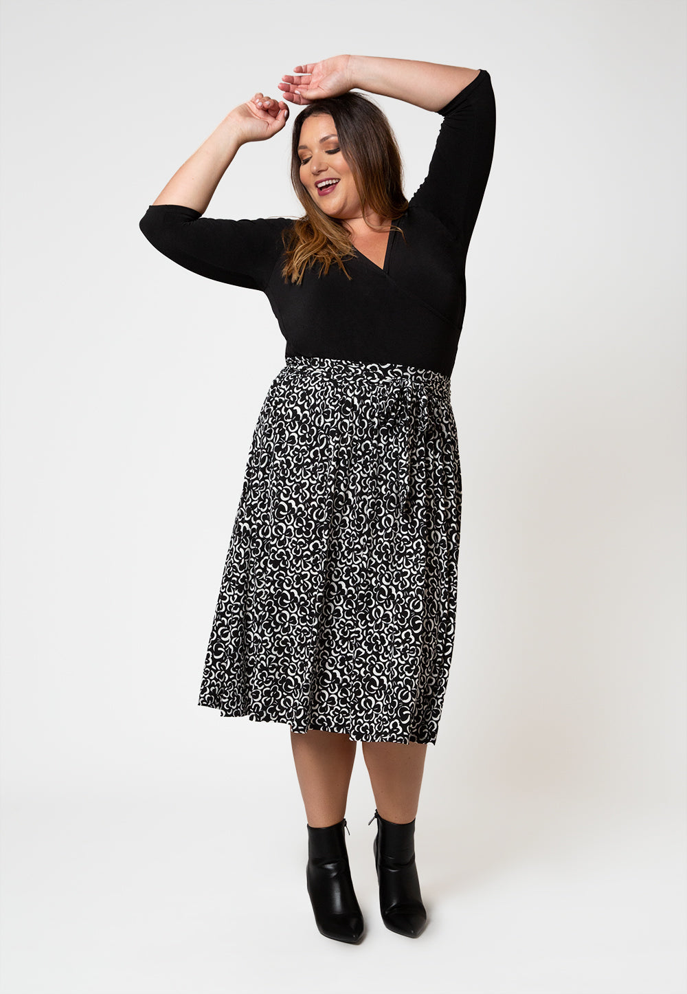 Leota Women's  Mindy Skirt in Graphic Gardenia (Curve) White