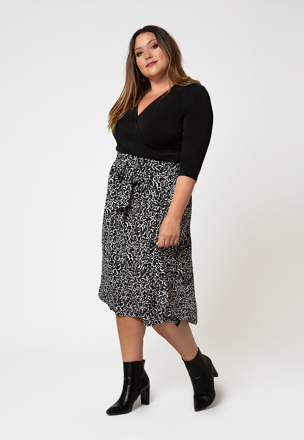 Leota Women's  Mindy Skirt in Graphic Gardenia (Curve) White