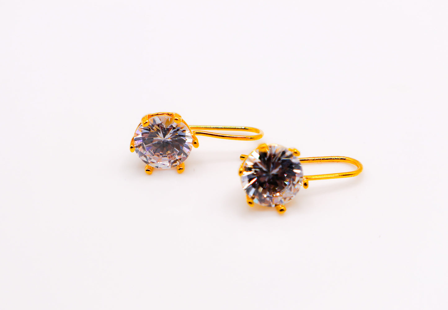 Elegant Golden Sparkle Drops – Luxurious Gold-Plated Earrings