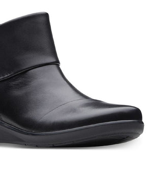 Clarks Women's Hope Track Ankle Boot Black Size 6 1/2