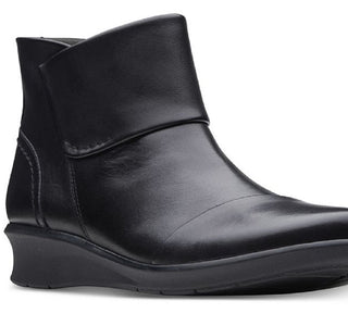 Clarks Women's Hope Track Booties Black Size 7 M