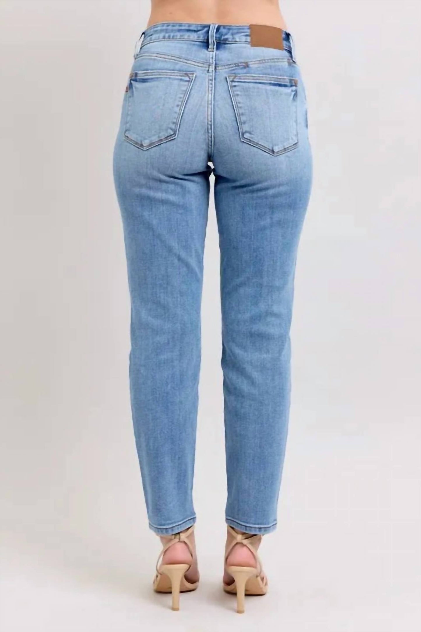 Judy Blue - Mid Rise Vintage Wash Slim Jeans