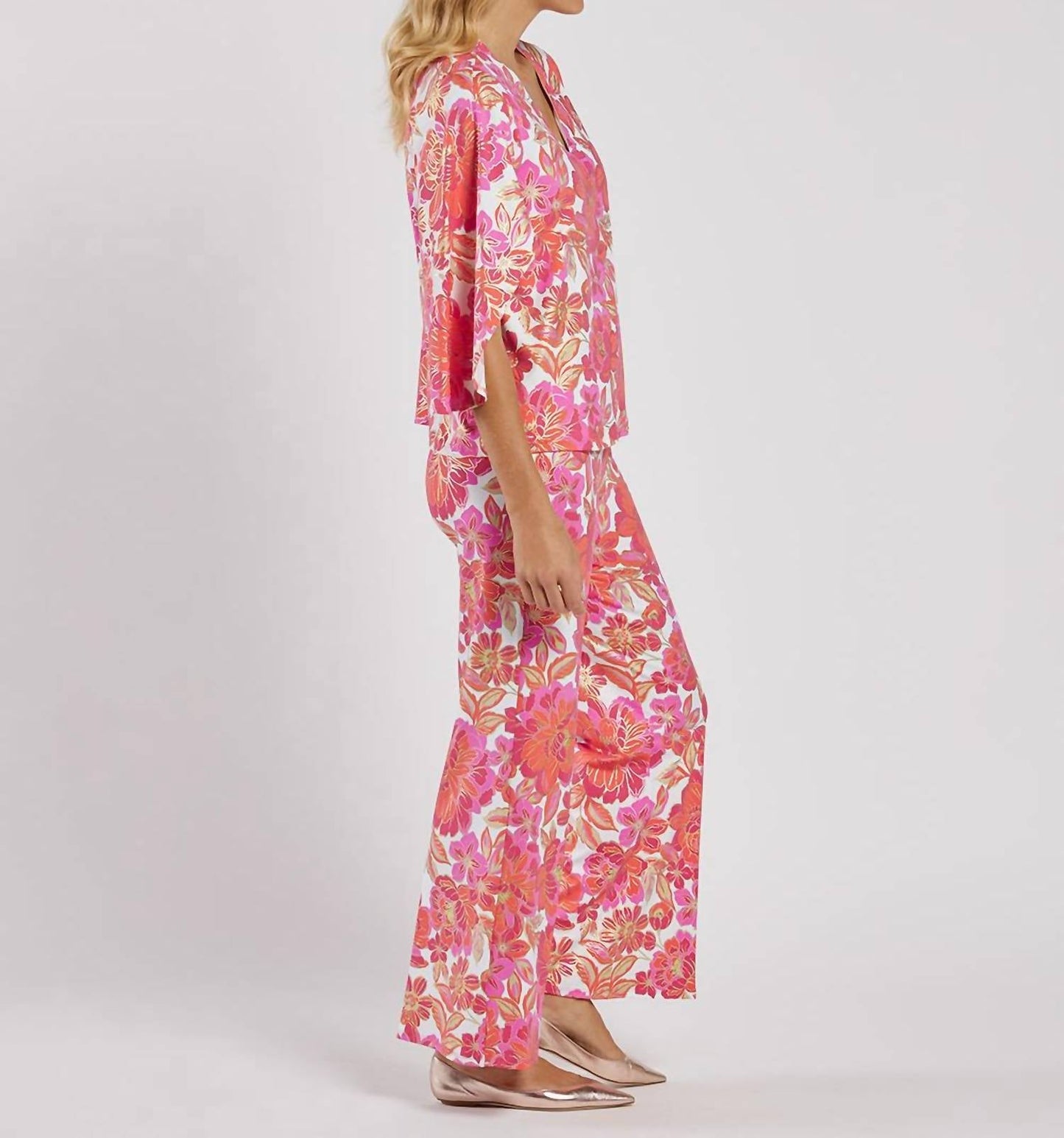 Jude Connally - Daniella Flowy Sleeves V-neck Top