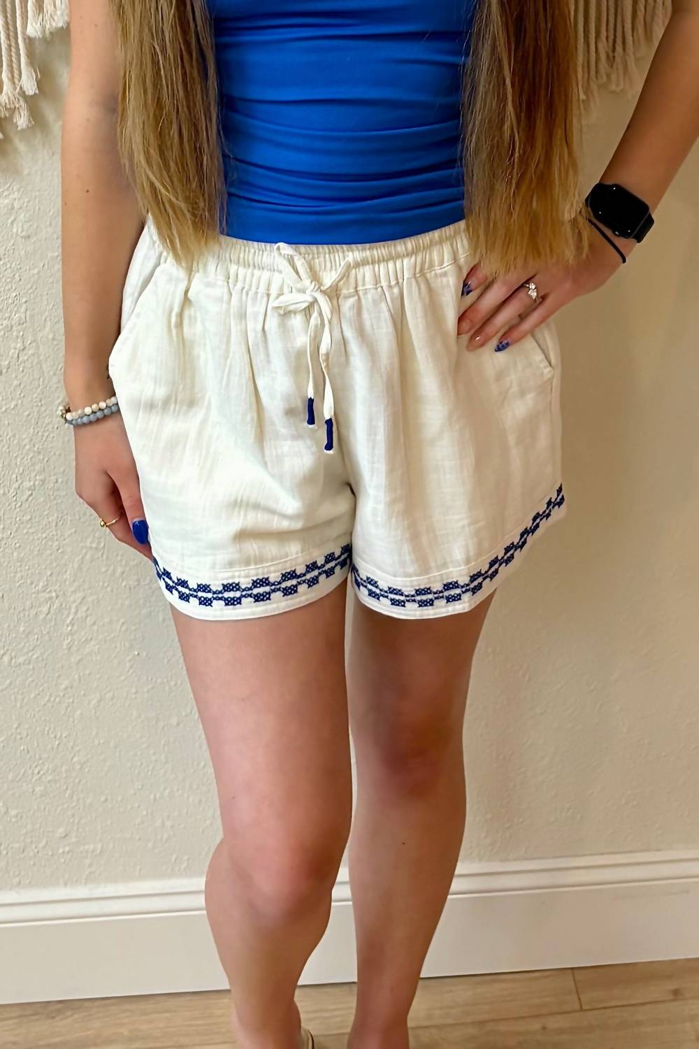 En Creme - Caroline Tie Front Embroidered Shorts