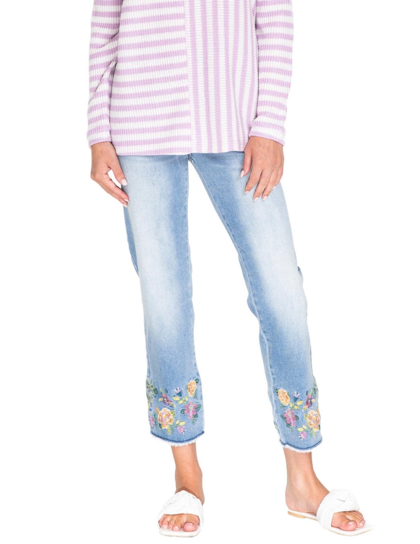 Tru Luxe - Floral Embroidered Fray Jeans