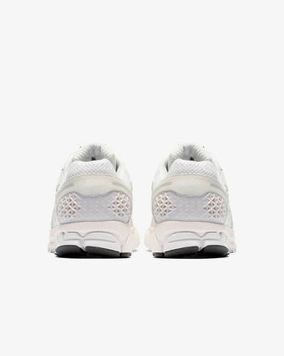 Nike - Men's Zoom Vomero 5 Sneaker
