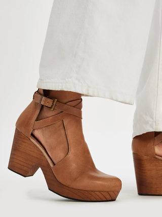Free People - Women's Cedar Leather Clog Shoes