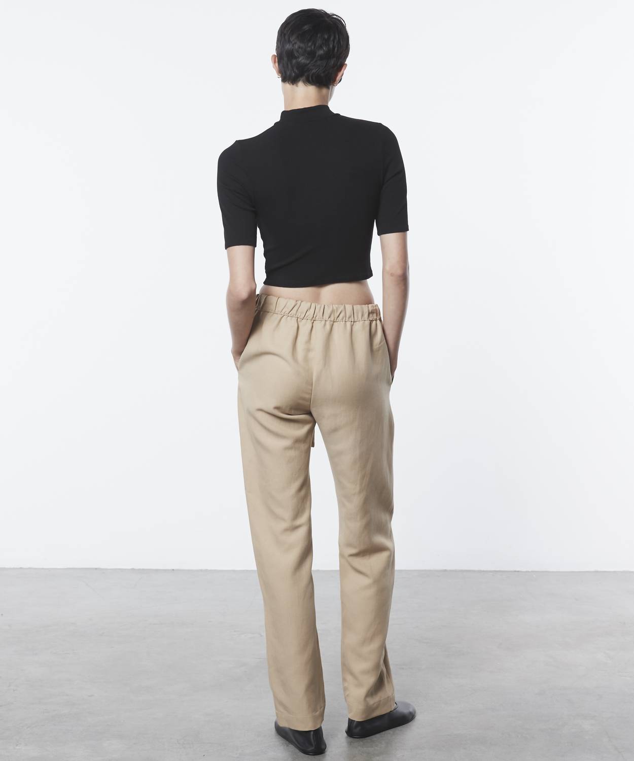 Enza Costa - SILK RIB CROPPED HALF SLEEVE MOCK NECK