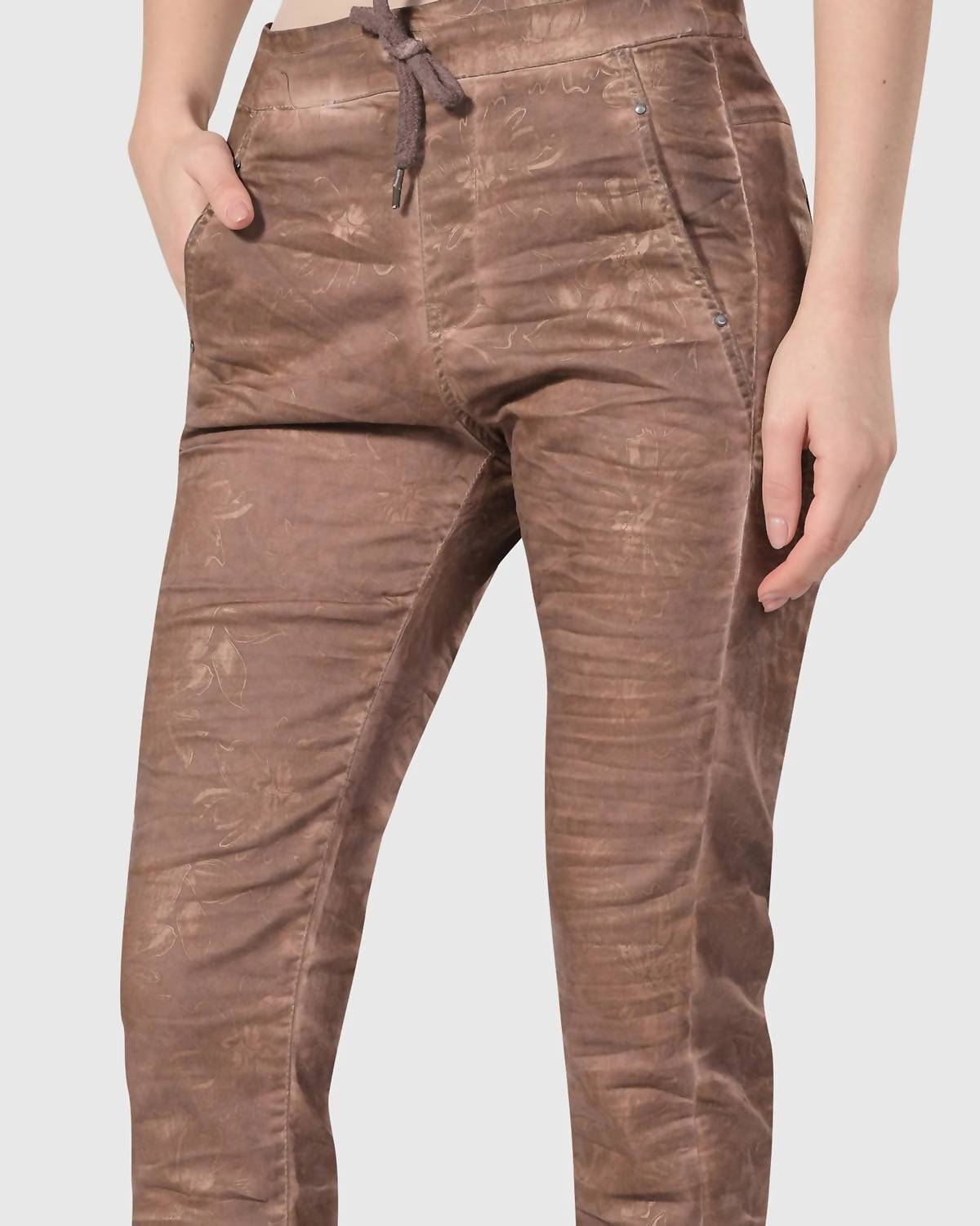 Alembika - Women's Distressed Iconic Stretch Jeans