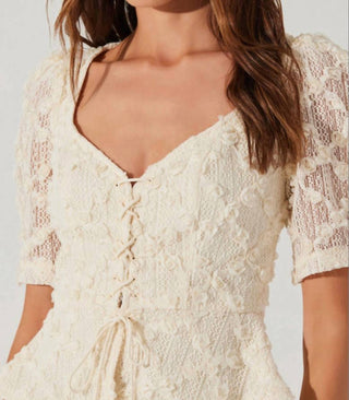 Astr - Cherian Floral Appliqué Lace Top