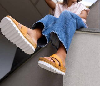 Reef - Women's Cushion Vista Hi Sandals