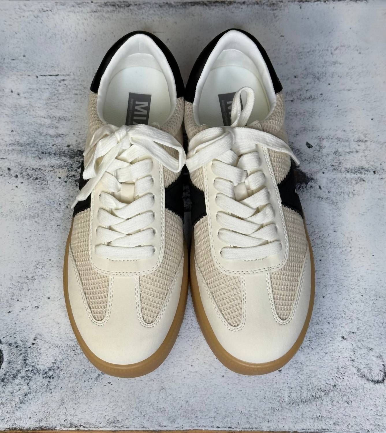 Mia - Women's Axel Sneaker