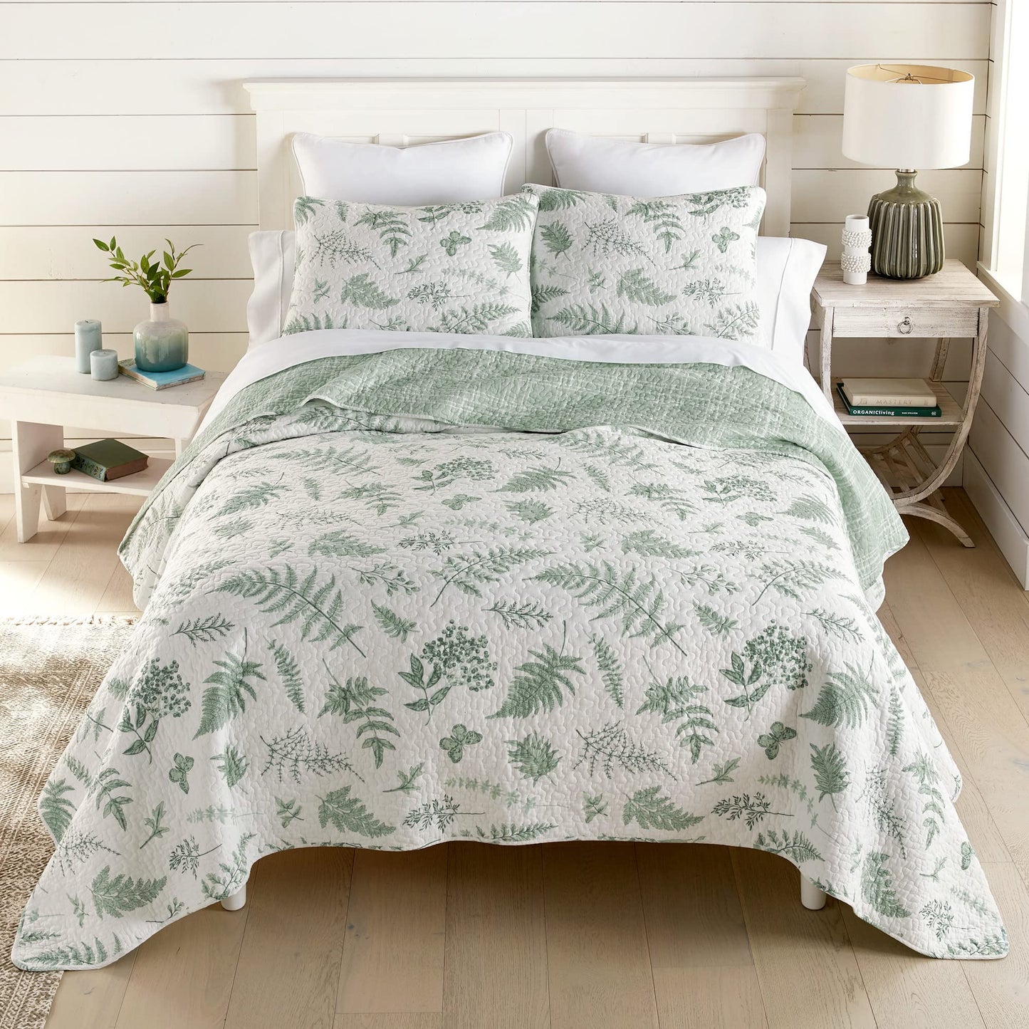 Donna Sharp Botanical Lodge King Quilt Set  Sage Green  White