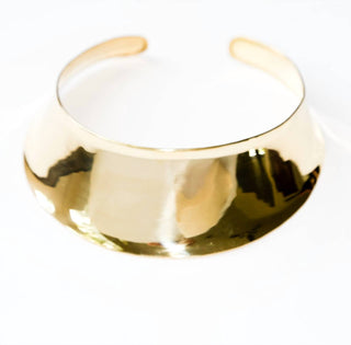 Avenue Chic - Women's Curve Collar Necklace