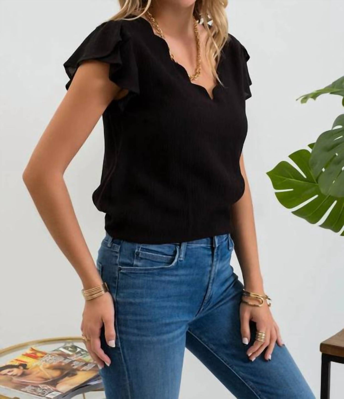Blu Pepper - V-neck Scallop Top