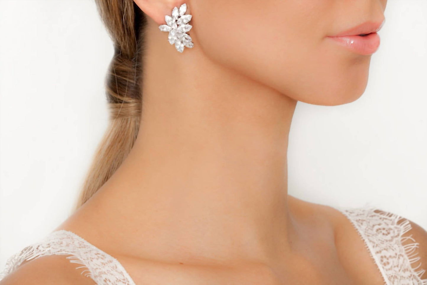 Avenue Chic - Women's Bridal Leaf Earrings