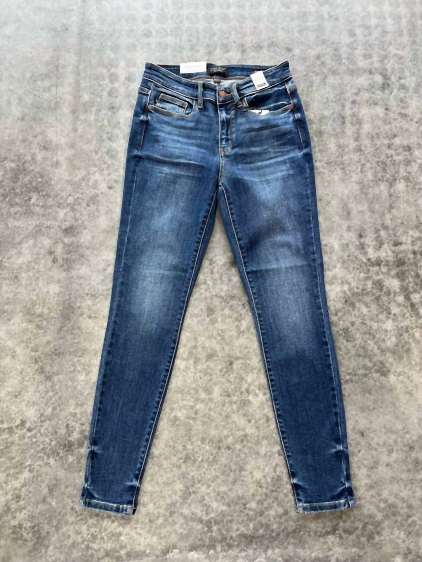 Judy Blue - Mid Rise Handsand Classic Skinny Jean