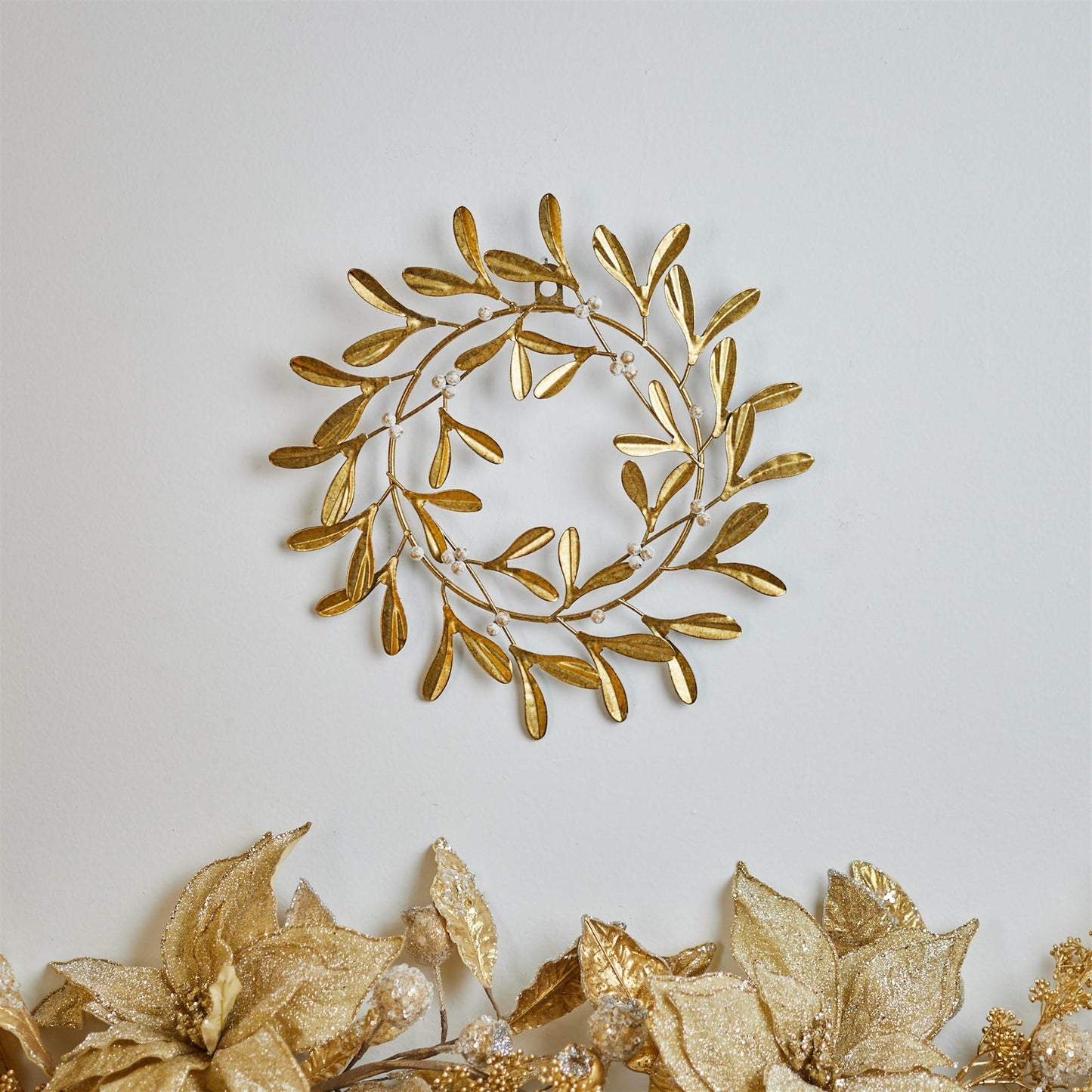 Metal Mistletoe Wreath Decor 12"D