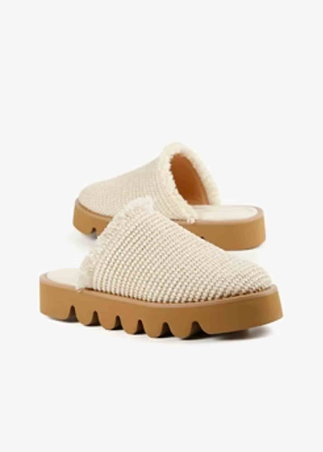 All Black - Women's Raffia Round Lugg Mule