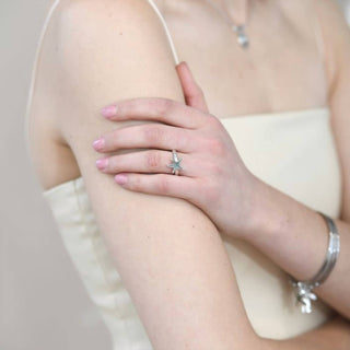 Dune Jewelry - Women's Delicate Starfish Shaped Ring